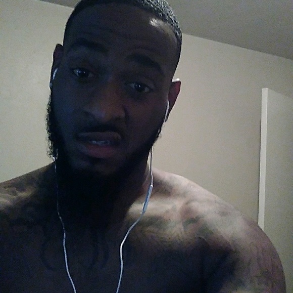 Profile Picture of Meltavious Hoffler (@tayfreshboy) on Poshmark