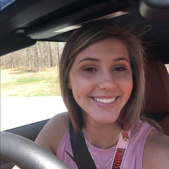 Profile Picture of Jasmine Webb (@jasmine_webb27) on Poshmark