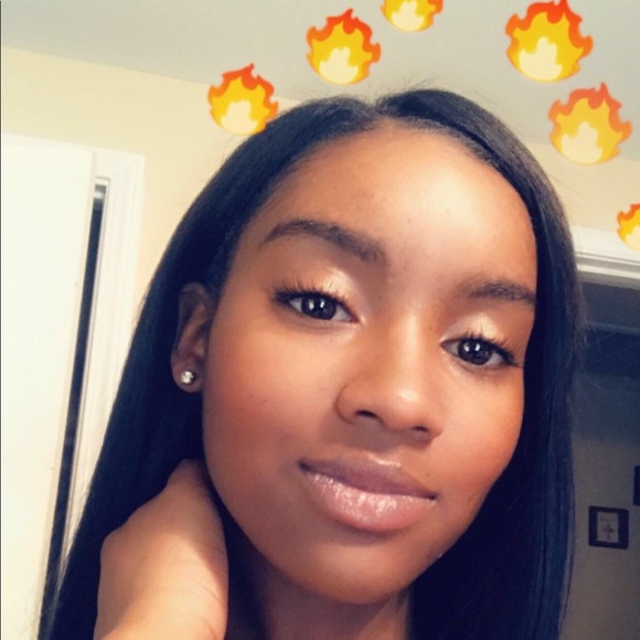 Profile Picture of Ciera Irving (@cierairving) on Poshmark