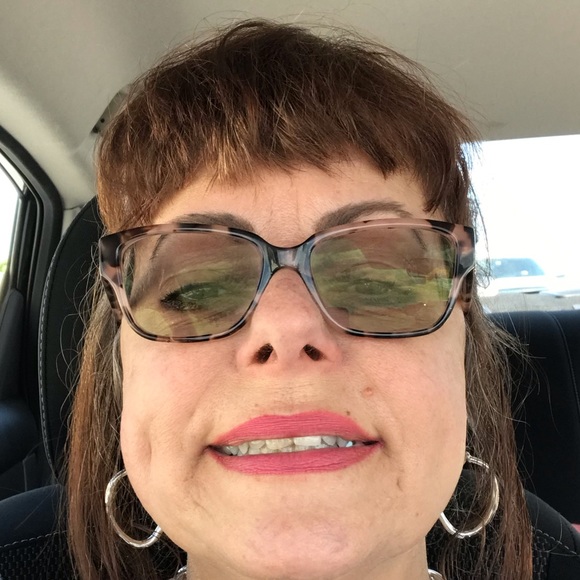 Profile Picture of Lourdes Scalzo (@lourdes260) on Poshmark