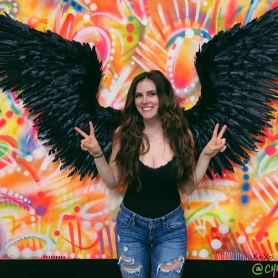 Profile Picture of Zoe McLaughlin (@zem_98) on Twitter