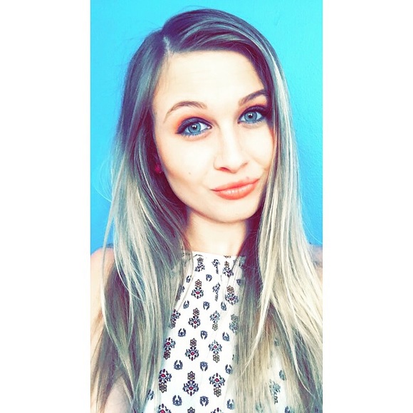 Profile Picture of Taylor Stutheit (@stutheit95) on Poshmark