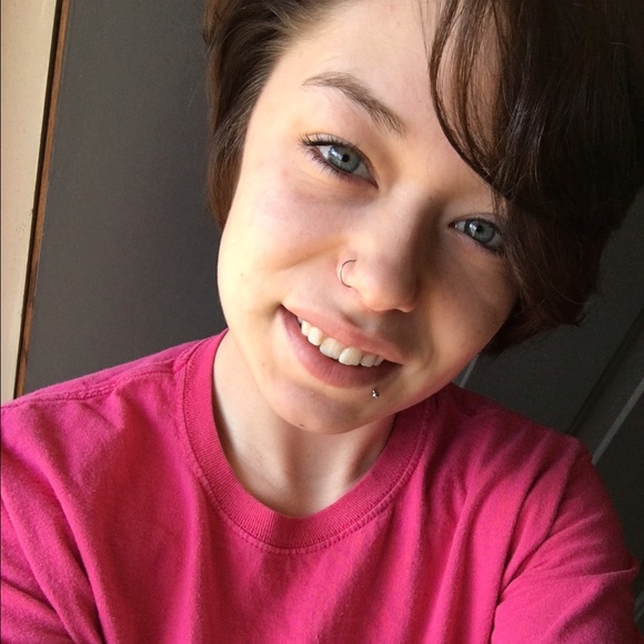 Profile Picture of Destiny Ostermyer (@starrlove96) on Poshmark