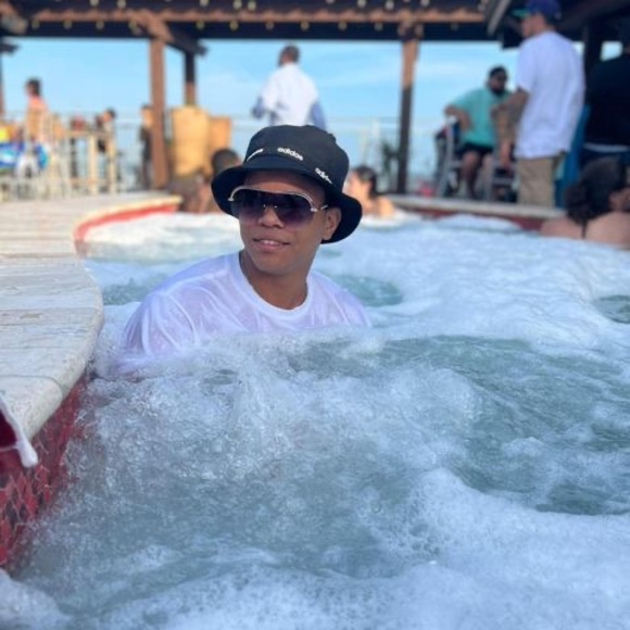 Profile Picture of Martin Cisnero (@martincisnero) on Poshmark