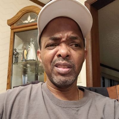 Profile Picture of Ronald Pierce (@Rondezee4shezee) on Twitter