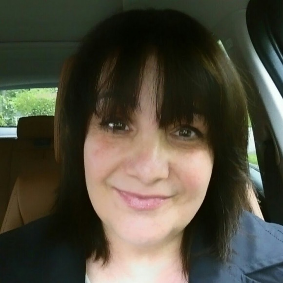 Profile Picture of Luminita Vatasoiu (@lumiv) on Poshmark