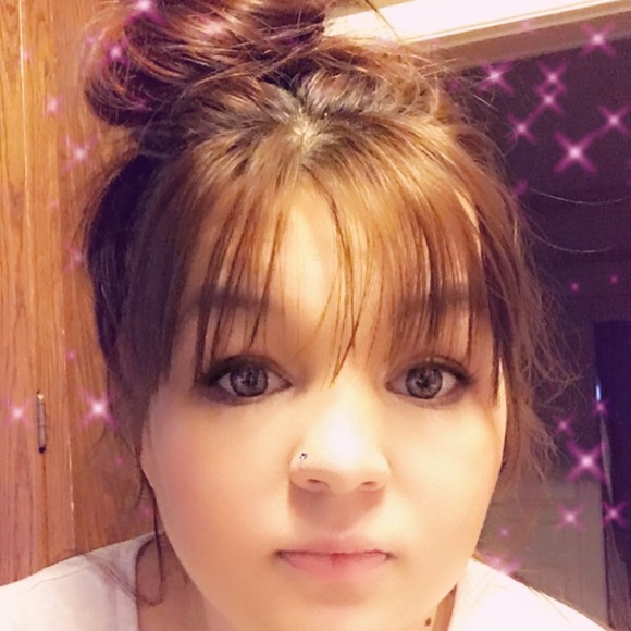 Profile Picture of Amber Burr (@ab09031988) on Poshmark