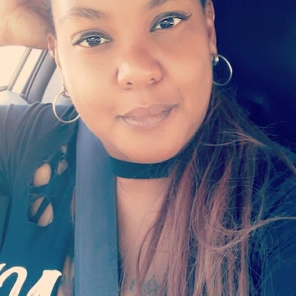 Profile Picture of Angelina Pleasant (@angelvngnce) on Poshmark