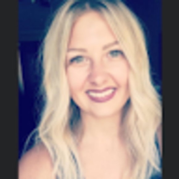 Profile Picture of Amanda Waggoner (@amandaawaggoner) on Poshmark