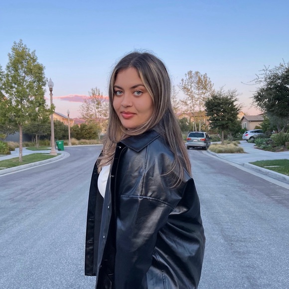 Profile Picture of Sawsan Dibseh (@sd7802) on Poshmark