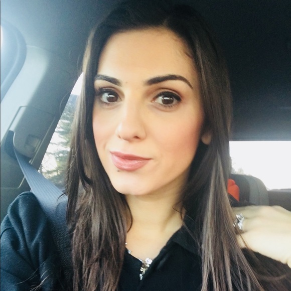 Profile Picture of Anisa Allen (@anisaallen) on Poshmark