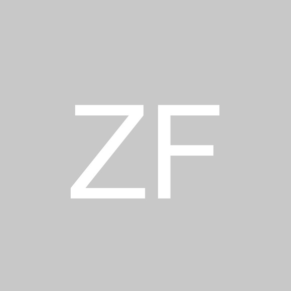 Profile Picture of Zeïnab Farroukh (@zfarroukh) on Poshmark
