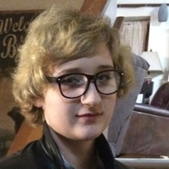 Profile Picture of Stephanie Thomas (@starrygirl) on Poshmark