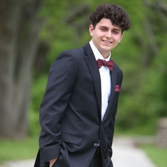 Profile Picture of Alessandro Vennettilli (@avennettilli) on Poshmark