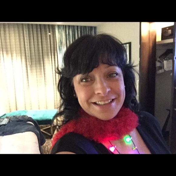 Profile Picture of Sandra Lowndes (@lowndes0918) on Poshmark