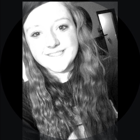 Profile Picture of Maddie Matteson (@mmatteson17) on Poshmark