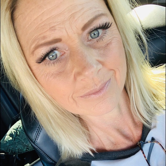 Profile Picture of Cari Winant (@cariwinant) on Poshmark