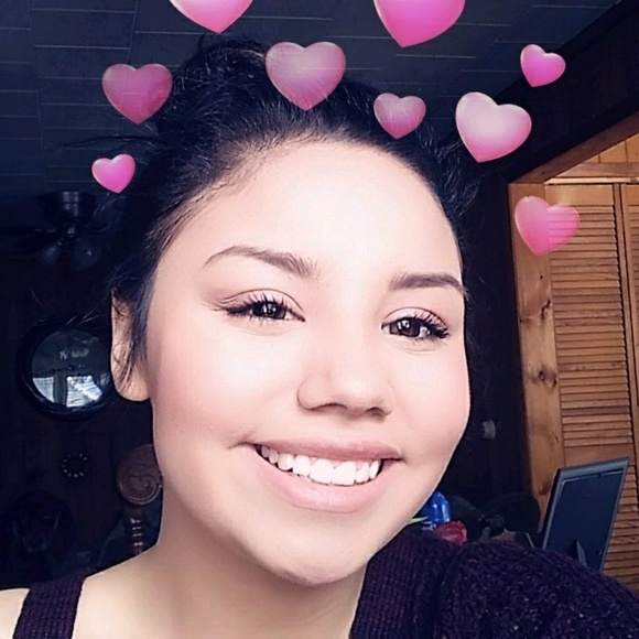 Profile Picture of Alicia Kelly (@aliciakelly21) on Poshmark