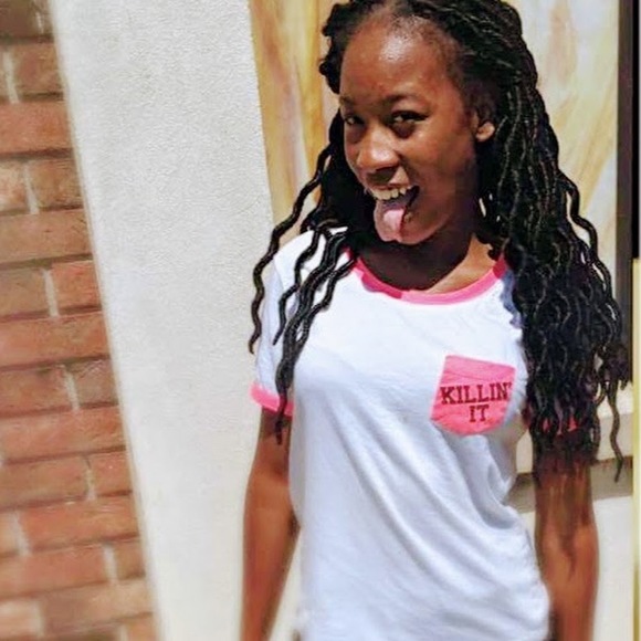 Profile Picture of Adrianna Waters (@sunshine644) on Poshmark