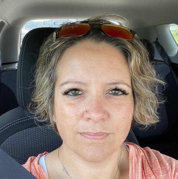 Profile Picture of Lisa Grimm (@rte44owi) on Poshmark