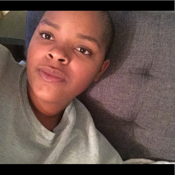 Charlotte Edmonds - Poshmark Profile Picture of Charlotte Edmonds (@charrawrrawr) on Poshmark