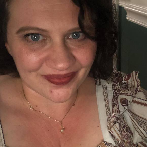 Profile Picture of Samantha Lickliter (@slickliter) on Poshmark