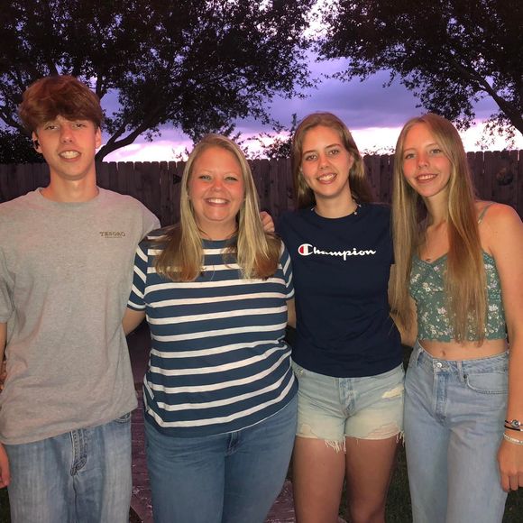 Profile Picture of Abby Calhoun (@abbycalhoun610) on Poshmark