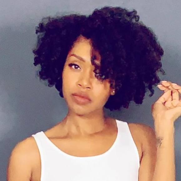 Profile Picture of Joyce Henderson (@joycehenderson6) on Poshmark