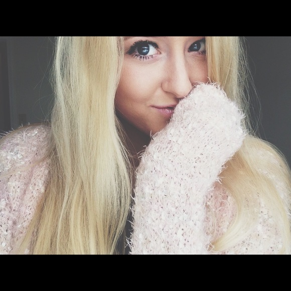 Profile Picture of ☀️posh ambassador☀️ savanah Nickells (@savdawnick) on Poshmark