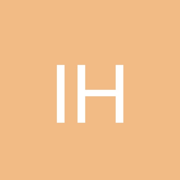 Profile Picture of Irish Howells (@irishhowells) on Poshmark