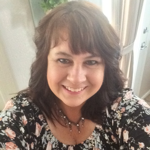 Profile Picture of Michele Larsen (@azgal52) on Poshmark