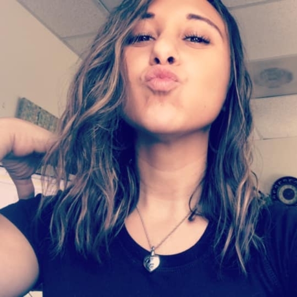 Profile Picture of Janna Palazzi (@73true) on Poshmark