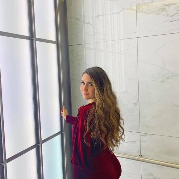 Profile Picture of Andrea Kulessa (@akulessa) on Poshmark
