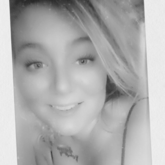 Profile Picture of Brittany Mattingley (@brittfab412) on Poshmark