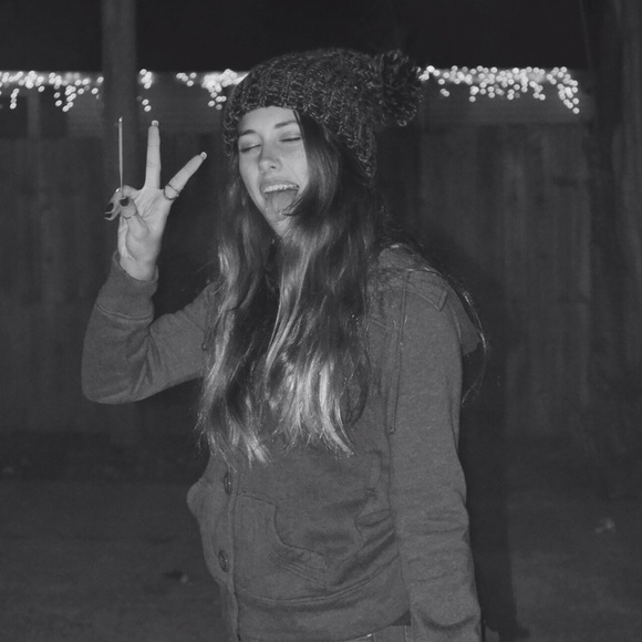 Profile Picture of Alexis Crowell (@madicrow) on Poshmark