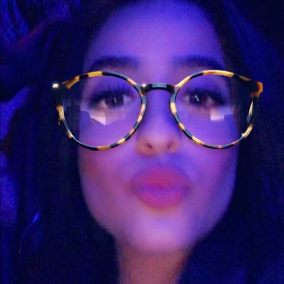 Profile Picture of Danielle El-azzi (@deexel) on Poshmark