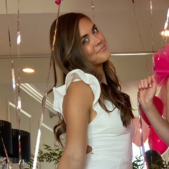 Profile Picture of Caroline Plonski (@carolineplonski) on Poshmark