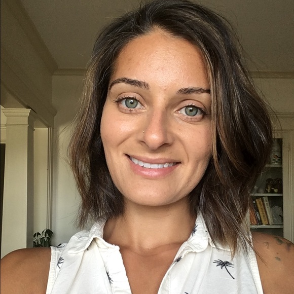 Profile Picture of Kayleigh Laginhas (@_itskayleighh) on Poshmark