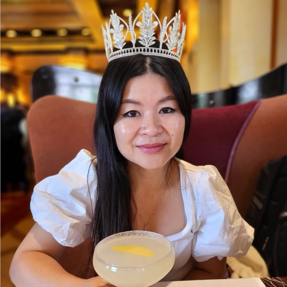 Profile Picture of Claire Tran-hahm (@bluecheeseplse) on Poshmark