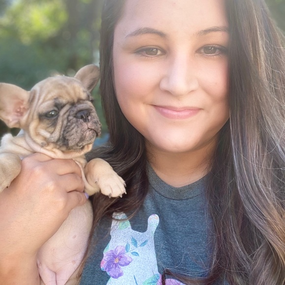 Profile Picture of Cassi Clothier (@cassimayc) on Poshmark