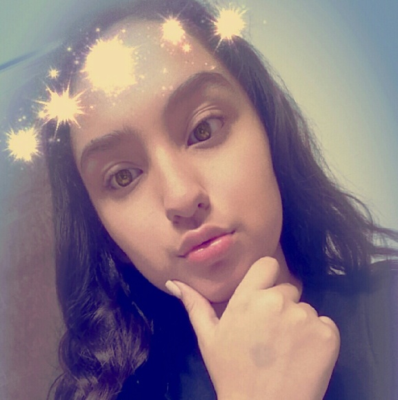 Profile Picture of Isbel Ruiz (@isbel12) on Poshmark