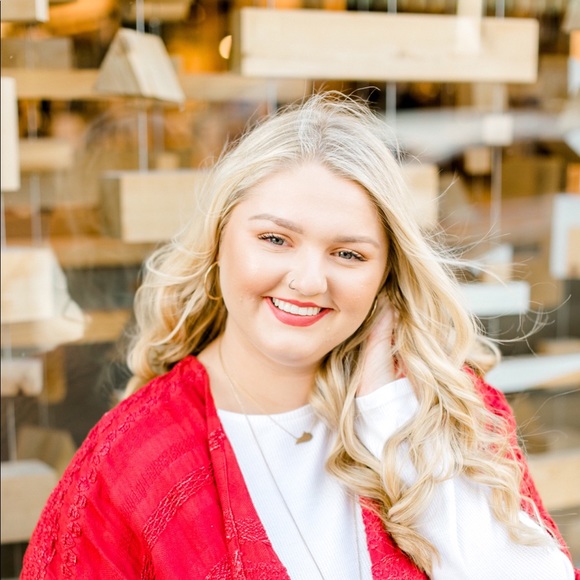 Profile Picture of Taylor Rust (@tayrust) on Poshmark
