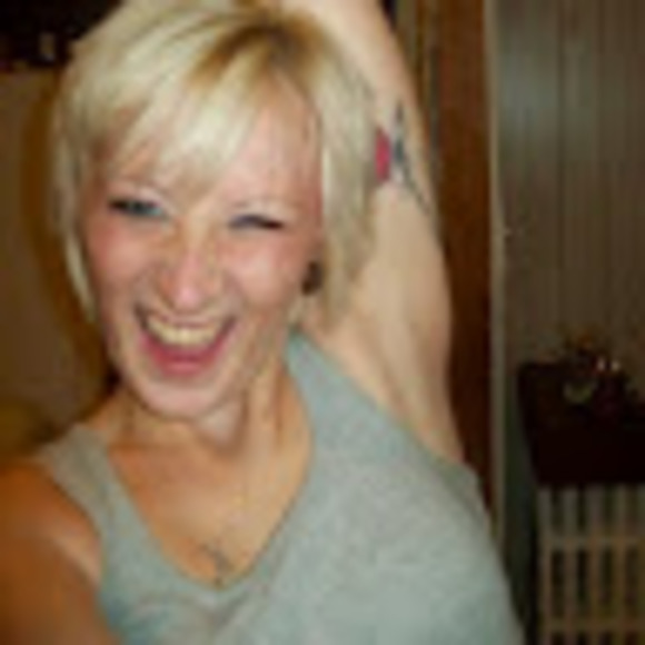 Profile Picture of Kaitlyn Buenzle (@kbuenzle) on Poshmark