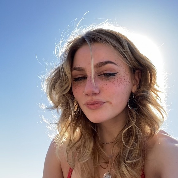 Profile Picture of Tali Koransky (@peace2allfreaks) on Poshmark