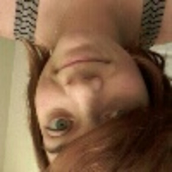 Profile Picture of Kelly Simms (@kellysimms) on Poshmark
