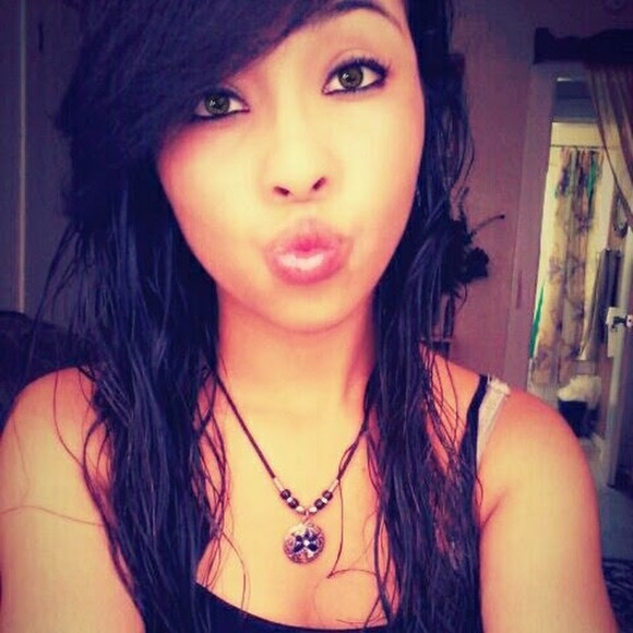 Profile Picture of Genesis Reyes (@genesisreyes562) on Poshmark