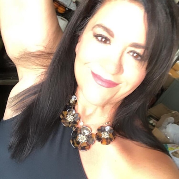 Profile Picture of Michelle Dobbs (@michelledobb372) on Poshmark