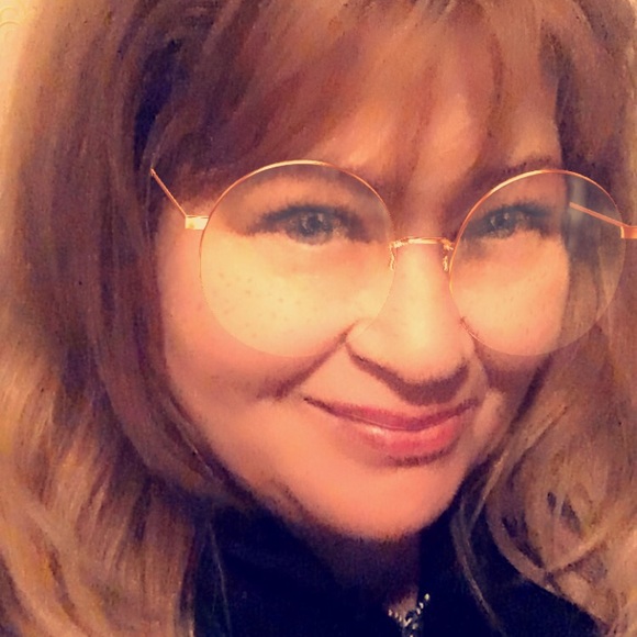 Profile Picture of Nancy Lugardo (@lacolora407) on Poshmark