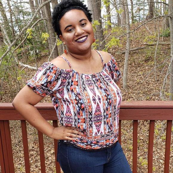 Profile Picture of Tyesha Thomas (@tyeshathomas18) on Poshmark