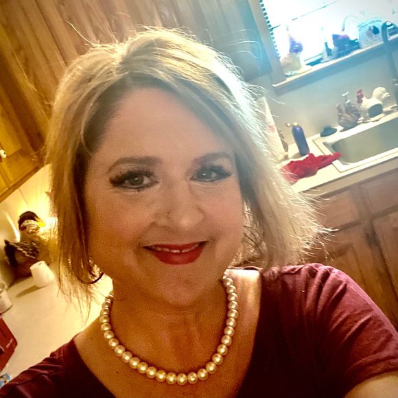 Profile Picture of Amanda Davidson (@davidson3c) on Poshmark